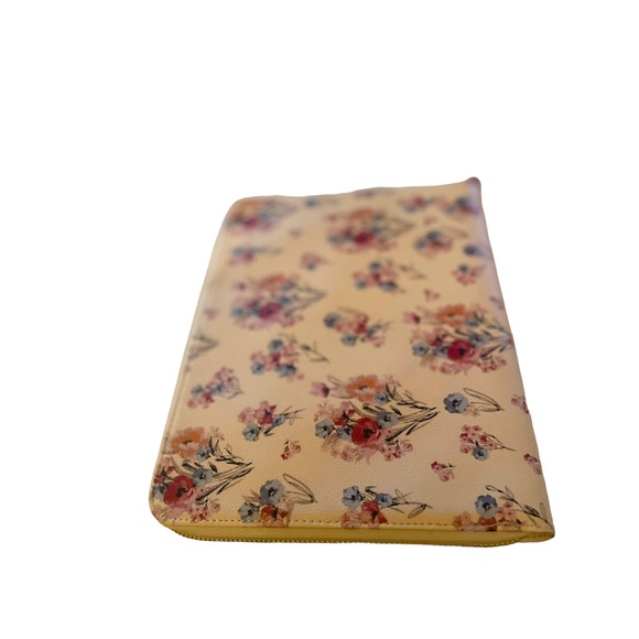 Matilda Jane Accessories - Matilda Jane on the go tech organizer tablet case zip close floral cream design